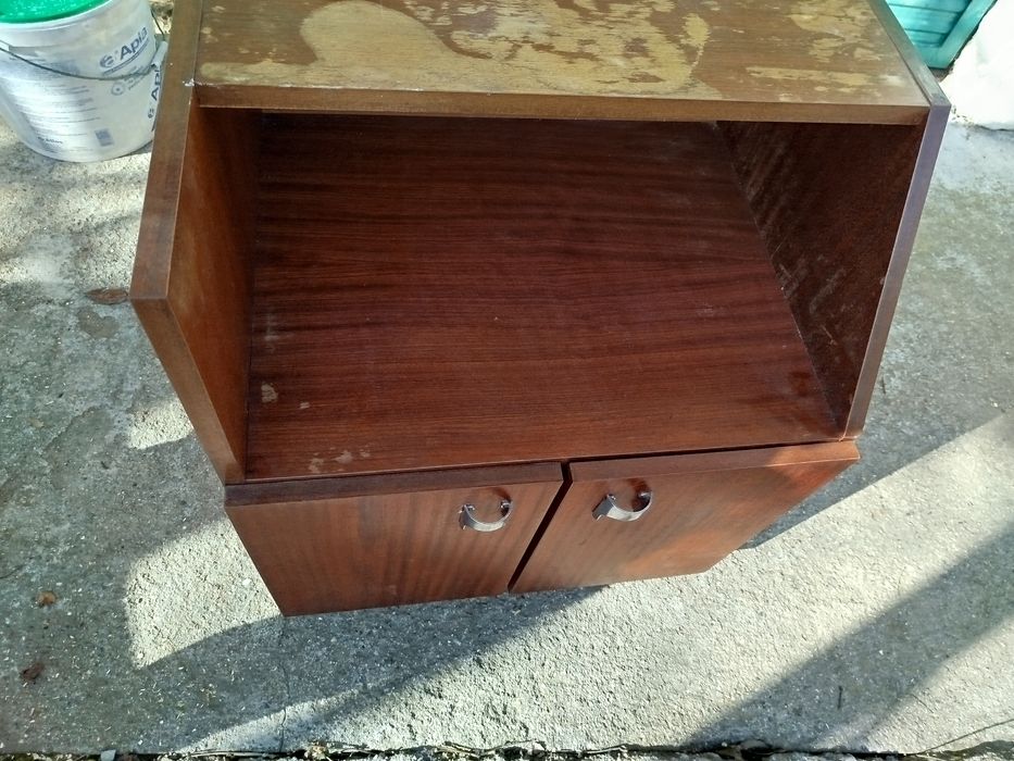 Старо шкафче от соца