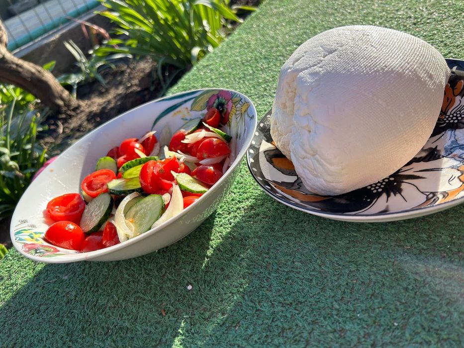 Vând brânză de capră