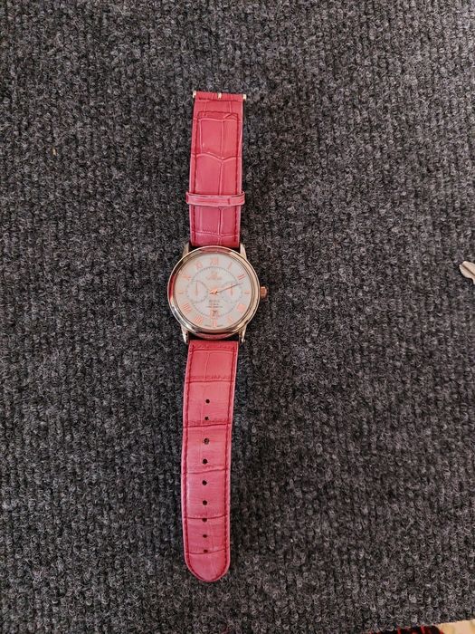 Продам женские часы