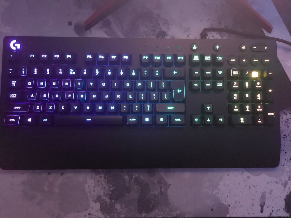 Клавиатура Logitech g213