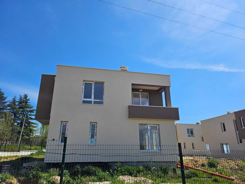 Къща с четири спални - ново стройтелство