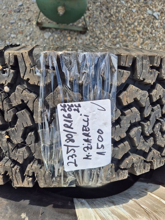 Anvelope off road 235/80R 16.