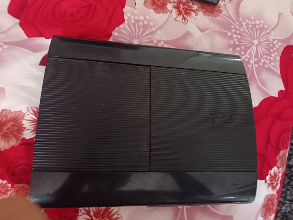 Vând PS 3 impecabil