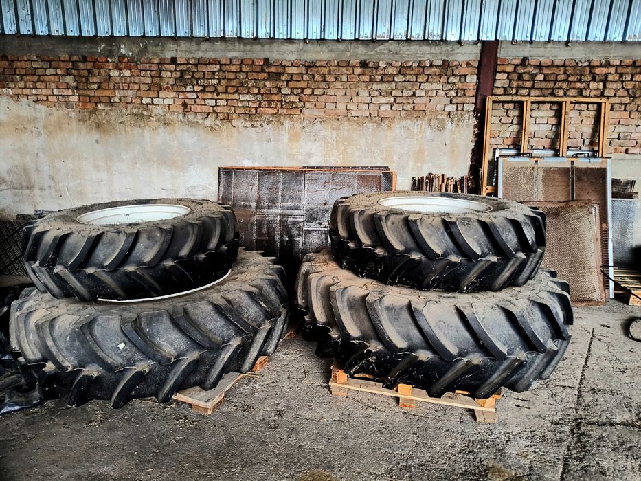 Гуми за трактори с Джанти New Holland T6