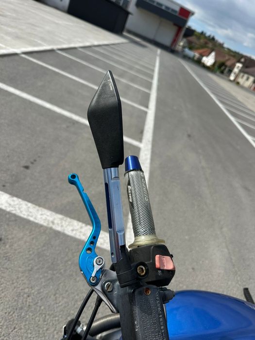 Honda Hornet cu elemente carbon