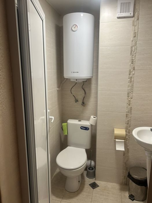 Дава се под наем Тристаен апартамент в Варна, Колхозен пазар - 110 кв.м за 612 € - Снимка #3