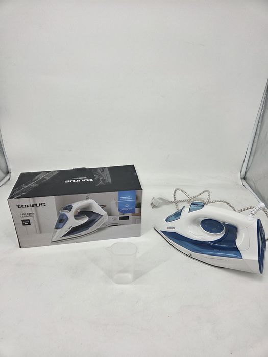 Парна ютия Taurus Bali 3200 Ceramic. Мощност: 3200 WМатериал на плочат