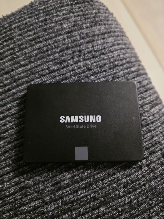 Vand SSD Samsung 2TB NOU