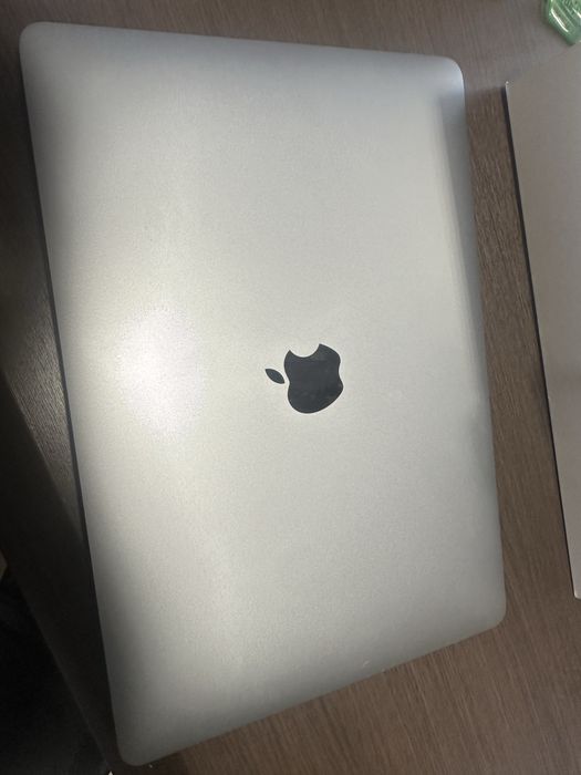 MacBook Air изпозлван много малко