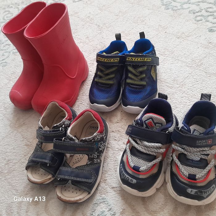 Отдам бесплатно кроссовки