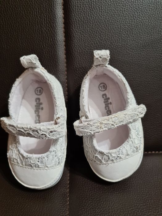 Буйки нови Chicco 18 размер