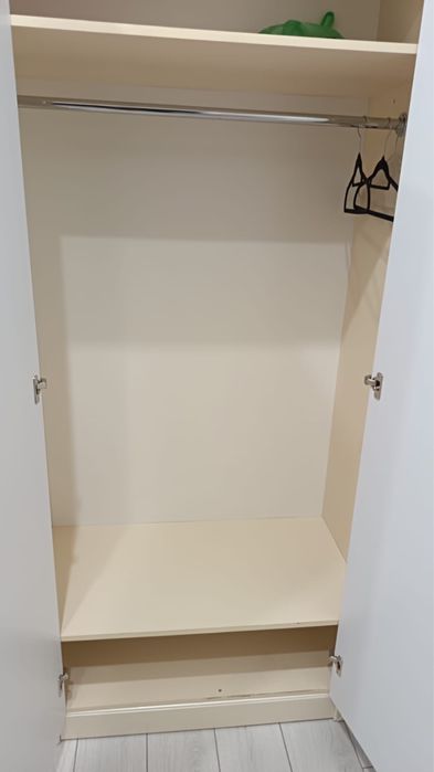 Продается шкаф в прихожую