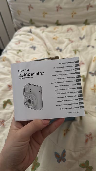 Продам фотоаппарат Instax Mini 12