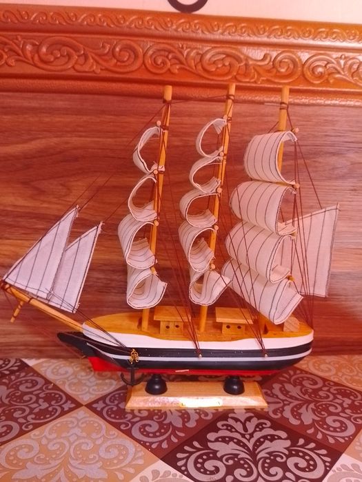 Сувенирен кораб-дърво