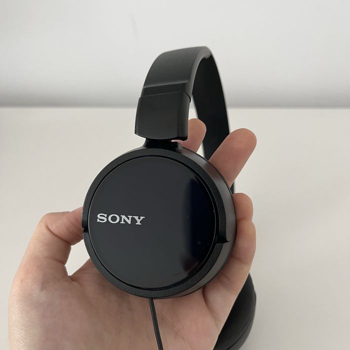 Кабелни слушалки Sony