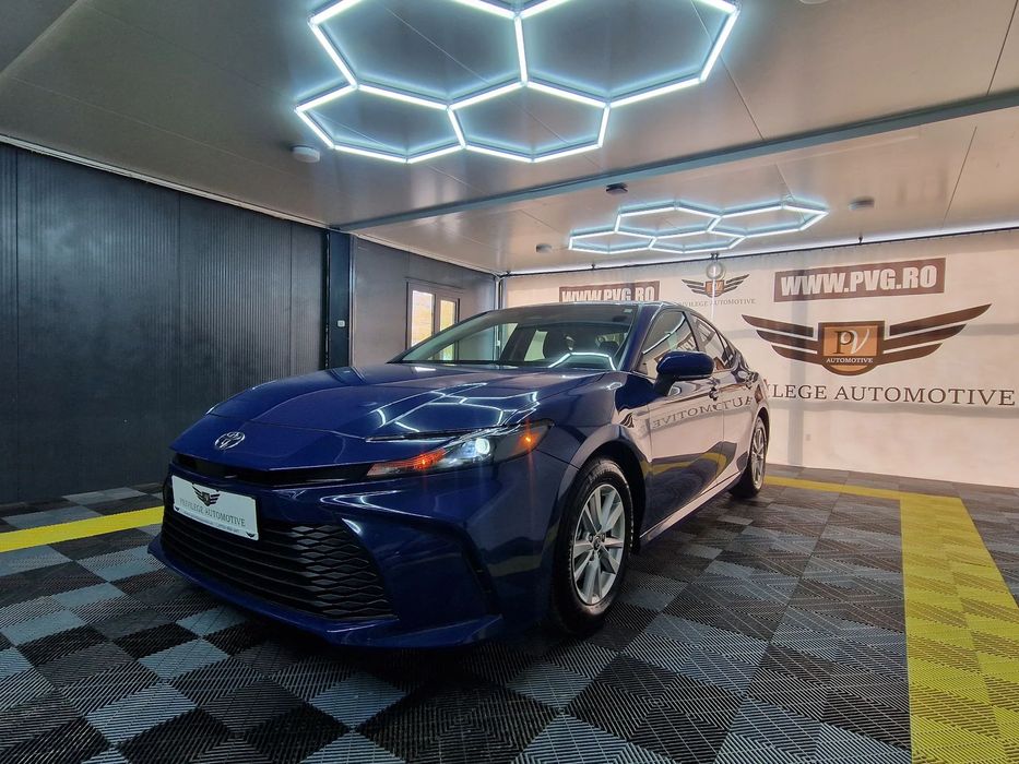 Toyota Camry Hybrid • LED • Pilot Adapti