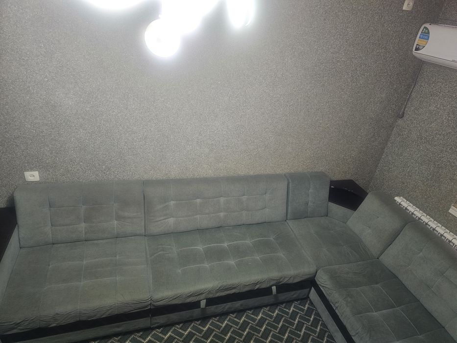 Xolati yaxshi qoshimcha stol ham mavjud