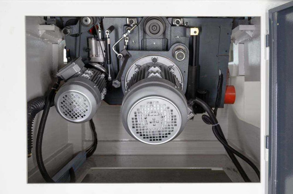 Форматно разкройващ циркуляр TB 3200 E