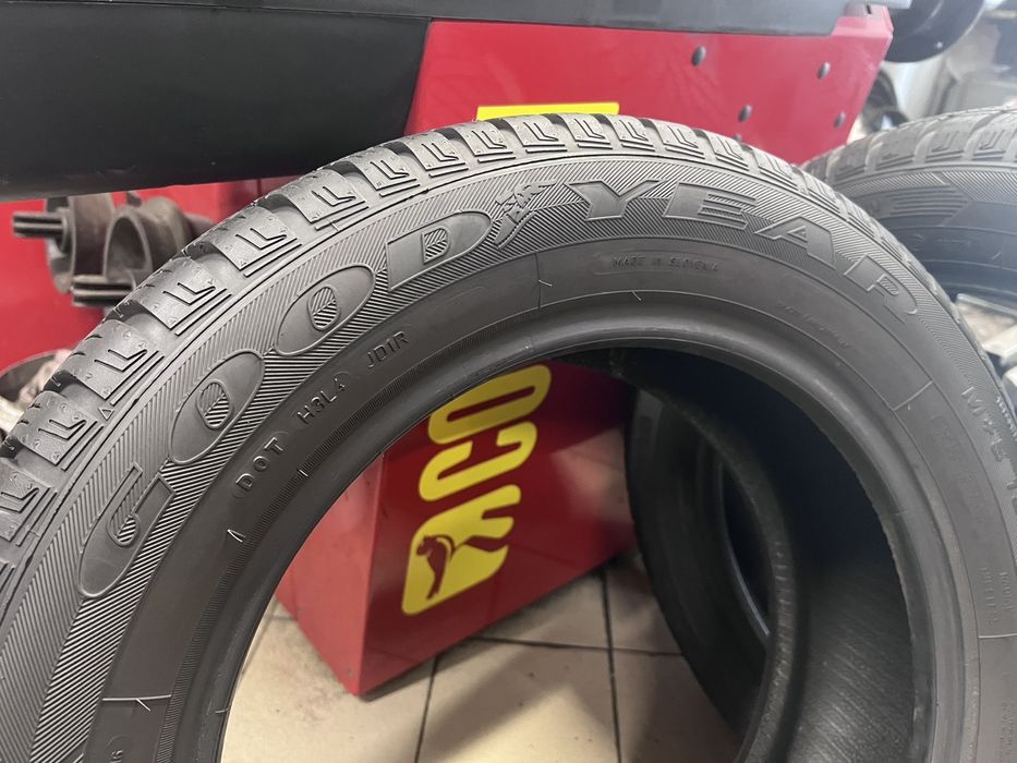 Зимни гуми 195/60 R16 2бр. Nexen  и 2бр. всесезонни гуми Good Year