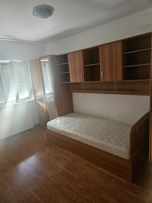 Închiriez apartament 3 camere
