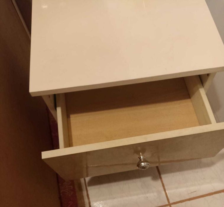 Комод и две тумбочки