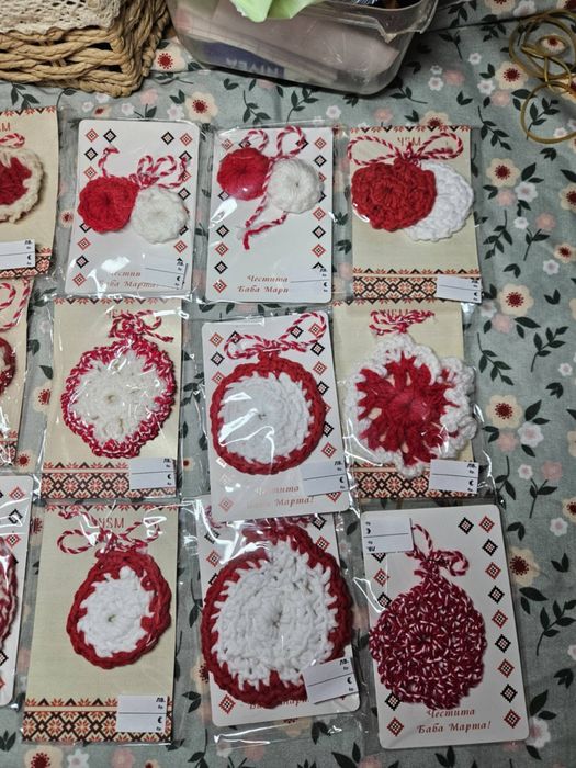 Ръчно плетени мартеници