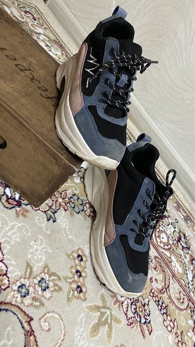 Кроссовки демисезонные