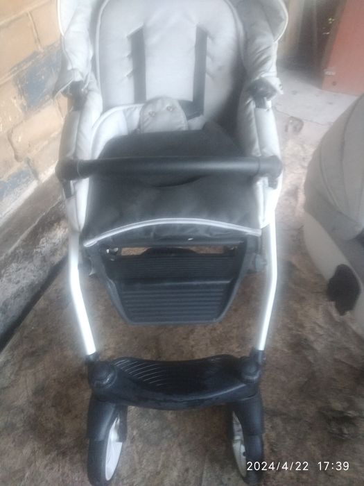 Срочна продам коляску детски