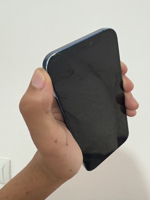 продаю iphone 12