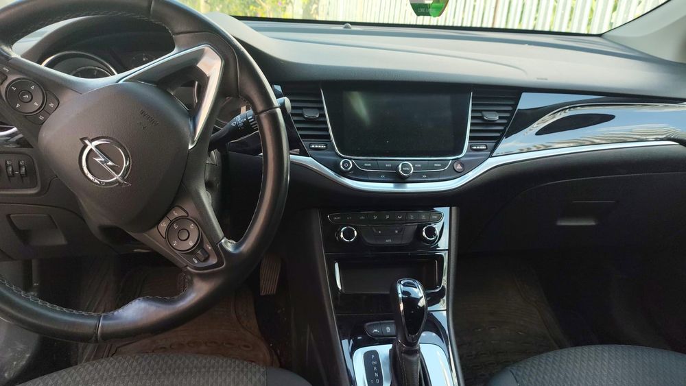 Vând Opel Astra Sports Tourer + 2018