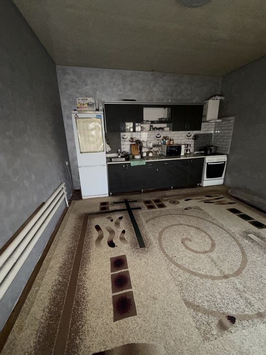 Uchaska 6 sotik kitib yashashga tayyor 4 ta xonasi bor barcha sharoitl