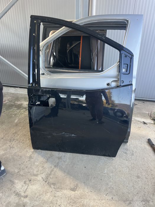 Врата Hyundai Staria 2022г