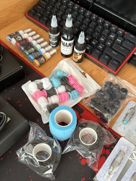 Kit tatuaje complet - mașină rotativă + baterie, tuș, ace