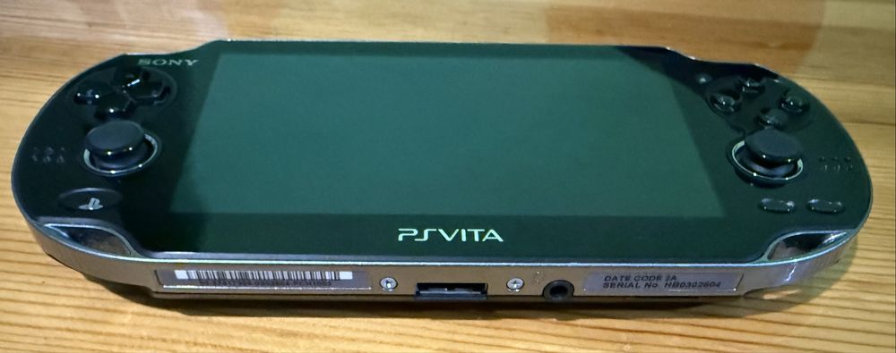 Sony PS Vita Oled + качени много игри