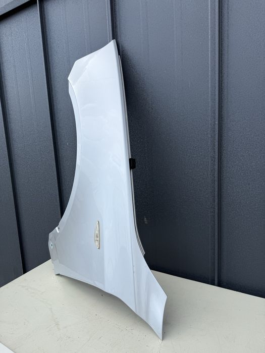 Aripa stanga BMW X3 E83 blach saphire 475/aripa dreapta cu defect