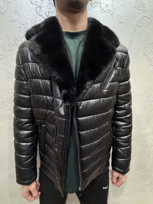 Продам мужскую куртку с норковым воротником.