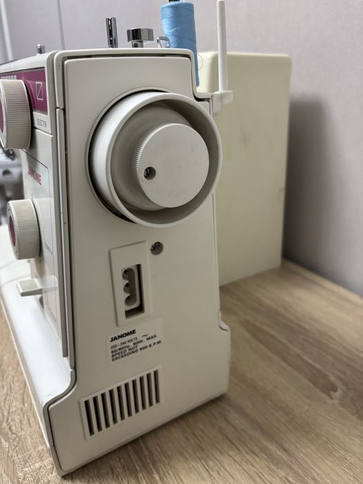Швейная машина. Janome