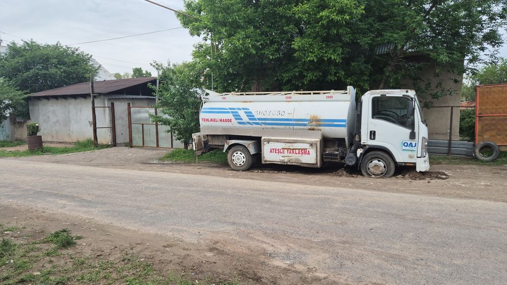 Продам бензовоз Исузу