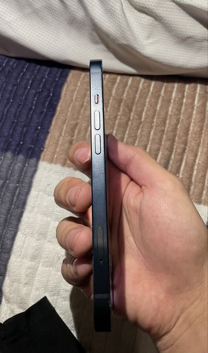 Продам айфон 13