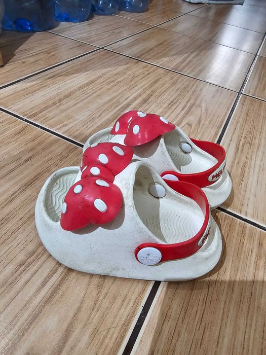 Hainute fetita in stare buna