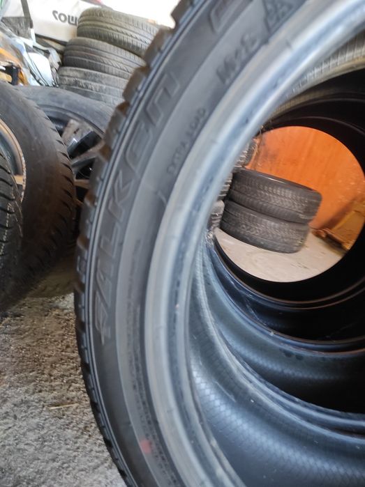 215/45/18 Falken