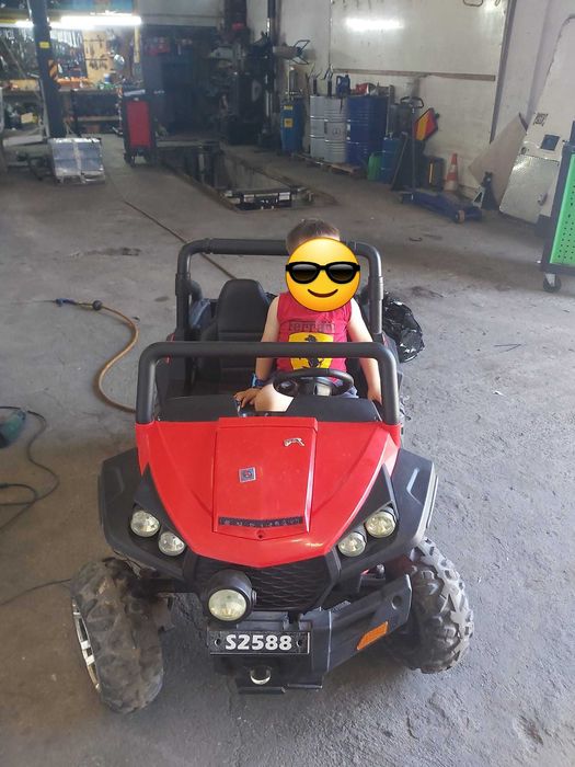 Mașinuță electrică copii 4x4 (4 motoare), 2 locuri, tip jeep – stare bună