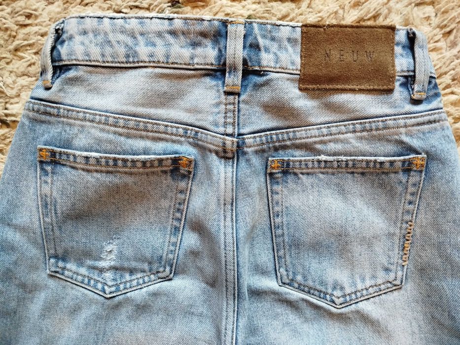 Дънки с висока талия NEUW