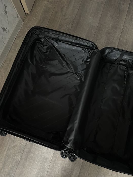 Продам новый чемодан