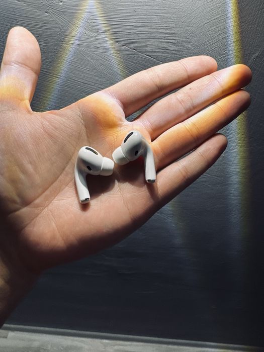 Продается AirPods Pro 1 оригинал