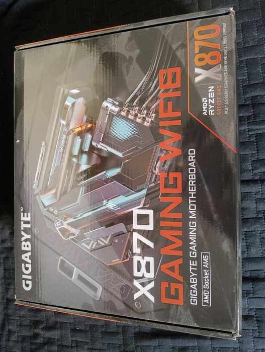 Placa de baza GIGABYTE X870 GAMING WIFI6, AM5, DDR5, BT, ATX