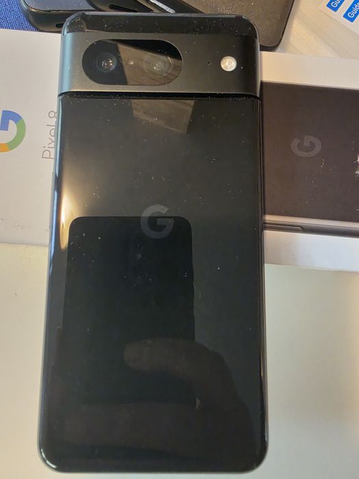 Google Pixel 8 la cutie