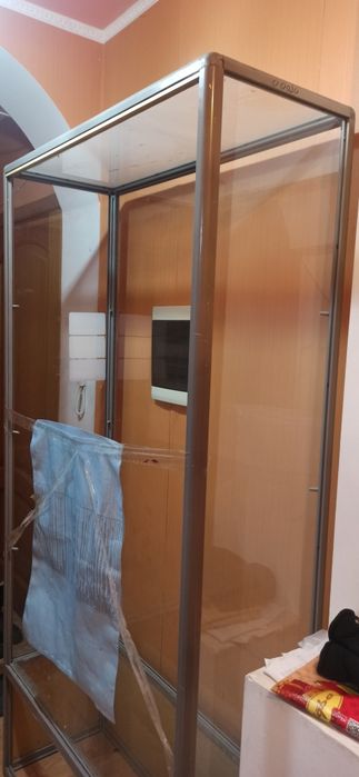 Витрина высокая для торговли