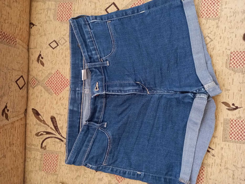 Продавам детски дрехи