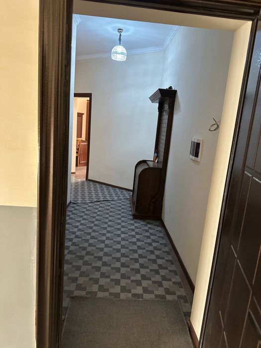 Термиз маркази гостандарт ёнидаги 5 этажлик домни 4 кавати